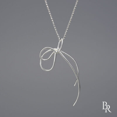 Нестандартен сребърен медальон LOVE KNOT